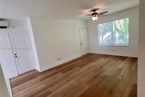 Снять в аренду виллу или дом в Майами-Бич, Флорида 2 спальни, 95.04м2, № 1972732 - фото 15