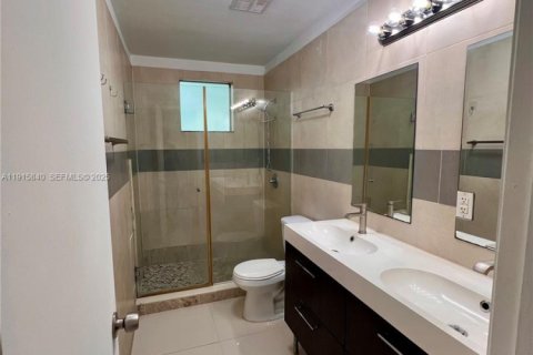 Снять в аренду виллу или дом в Майами-Бич, Флорида 2 спальни, 95.04м2, № 1972732 - фото 16