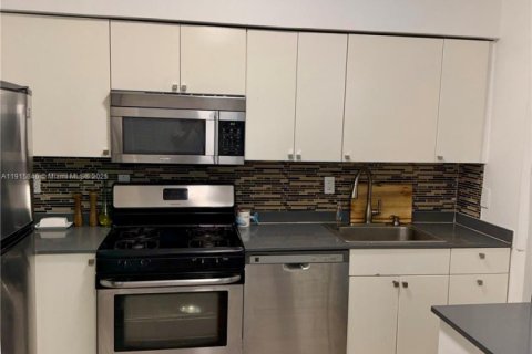 Снять в аренду виллу или дом в Майами-Бич, Флорида 2 спальни, 95.04м2, № 1972732 - фото 5