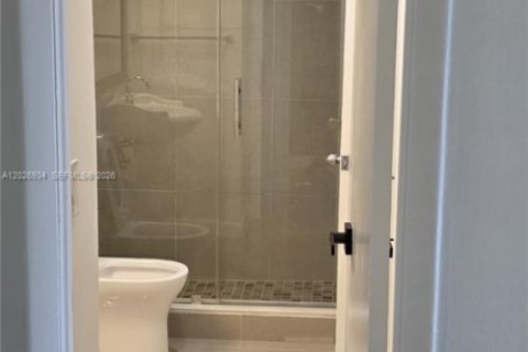 Copropriété à louer à Miami, Floride: 1 chambre, 76.74 m2 № 2183285 - photo 4