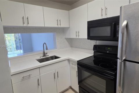 Copropriété à louer à Miami, Floride: 1 chambre, 76.74 m2 № 2183285 - photo 3