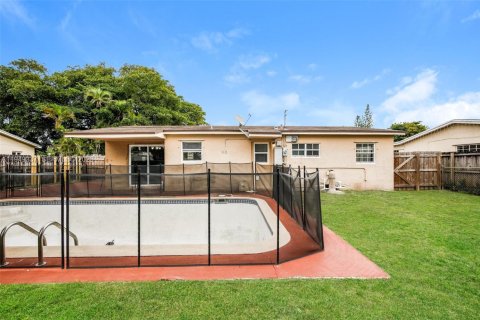 Снять в аренду виллу или дом в Холливуд, Флорида 3 спальни, 103.4м2, № 2005145 - фото 18