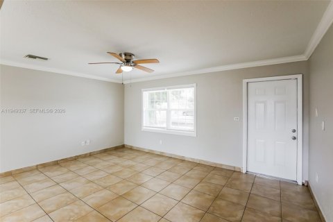 Снять в аренду виллу или дом в Холливуд, Флорида 3 спальни, 103.4м2, № 2005145 - фото 2