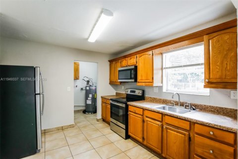 Снять в аренду виллу или дом в Холливуд, Флорида 3 спальни, 103.4м2, № 2005145 - фото 8