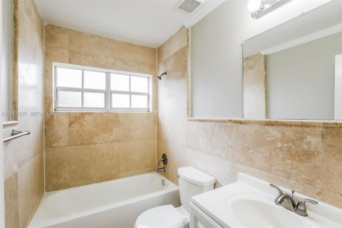 Снять в аренду виллу или дом в Холливуд, Флорида 3 спальни, 103.4м2, № 2005145 - фото 17