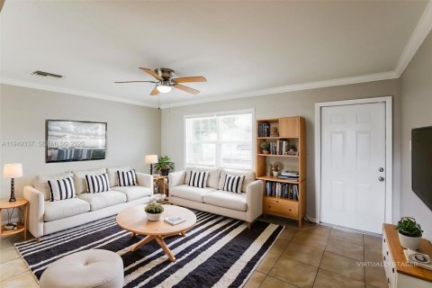 Снять в аренду виллу или дом в Холливуд, Флорида 3 спальни, 103.4м2, № 2005145 - фото 3