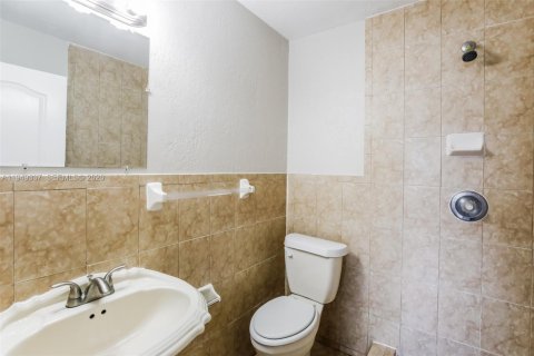 Снять в аренду виллу или дом в Холливуд, Флорида 3 спальни, 103.4м2, № 2005145 - фото 16