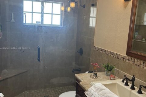 Casa en venta en Miami Lakes, Florida, 4 dormitorios, 198.72 m2 № 1845990 - foto 16