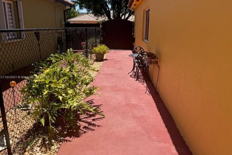 Casa en venta en Miami Lakes, Florida, 4 dormitorios, 198.72 m2 № 1845990 - foto 21