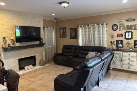 Casa en venta en Miami Lakes, Florida, 4 dormitorios, 198.72 m2 № 1845990 - foto 8