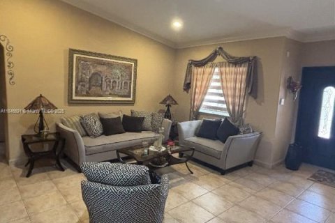 Casa en venta en Miami Lakes, Florida, 4 dormitorios, 198.72 m2 № 1845990 - foto 2