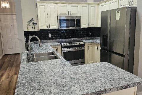 House in Sebastian, Florida 3 bedrooms, 147.25 sq.m. № 2084101 - photo 5