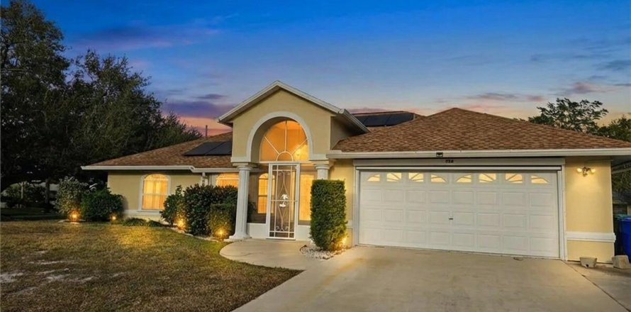 House in Sebastian, Florida 3 bedrooms, 147.25 sq.m. № 2084101