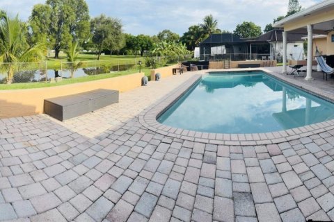 Villa ou maison à vendre à Plantation, Floride: 4 chambres, 164.81 m2 № 2294327 - photo 2