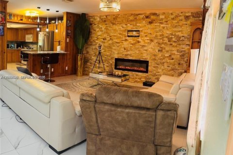 Villa ou maison à vendre à Plantation, Floride: 4 chambres, 164.81 m2 № 2294327 - photo 5