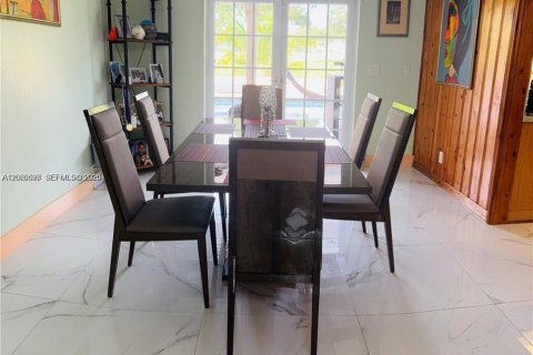 Villa ou maison à vendre à Plantation, Floride: 4 chambres, 164.81 m2 № 2294327 - photo 10
