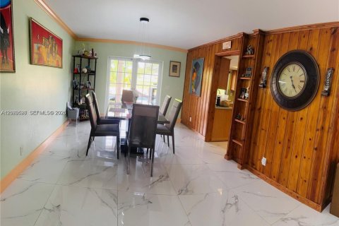Villa ou maison à vendre à Plantation, Floride: 4 chambres, 164.81 m2 № 2294327 - photo 9