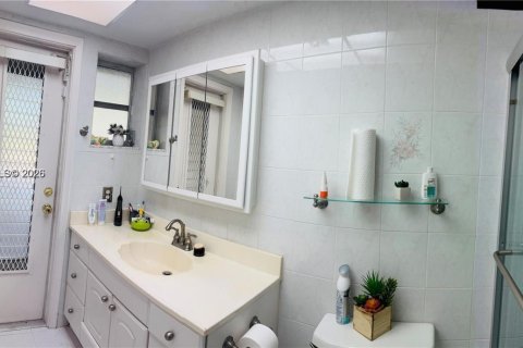 Villa ou maison à vendre à Plantation, Floride: 4 chambres, 164.81 m2 № 2294327 - photo 13