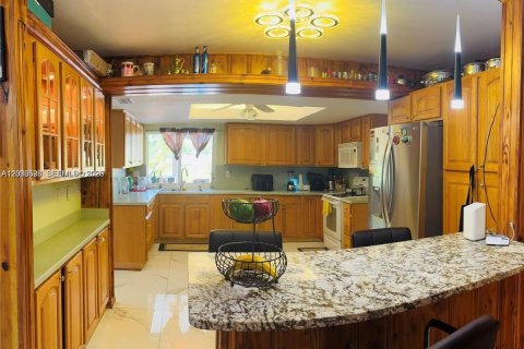 Villa ou maison à vendre à Plantation, Floride: 4 chambres, 164.81 m2 № 2294327 - photo 8