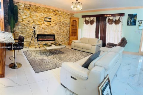 Villa ou maison à vendre à Plantation, Floride: 4 chambres, 164.81 m2 № 2294327 - photo 4