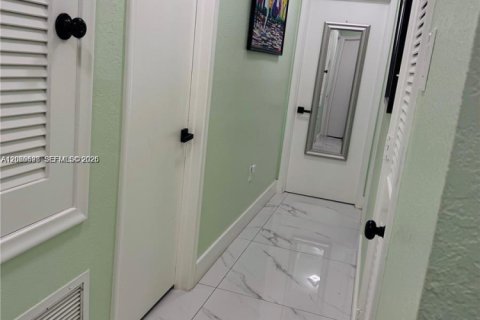 Villa ou maison à vendre à Plantation, Floride: 4 chambres, 164.81 m2 № 2294327 - photo 12
