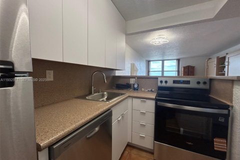 Condominio en alquiler en Miami Beach, Florida, 1 dormitorio, 67.45 m2 № 1992089 - foto 3