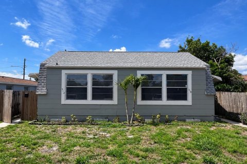 Immobilier commercial à Saint Petersburg, Floride 4 chambres, 75.81 m2 № 2429209