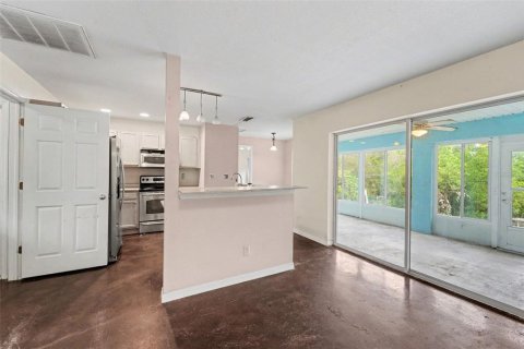 House in Spring Hill, Florida 2 bedrooms, 111.48 sq.m. № 2324240 - photo 9