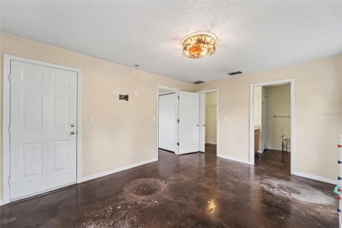 House in Spring Hill, Florida 2 bedrooms, 111.48 sq.m. № 2324240 - photo 13
