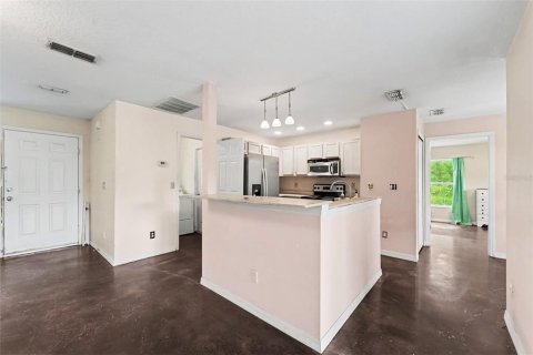 House in Spring Hill, Florida 2 bedrooms, 111.48 sq.m. № 2324240 - photo 12