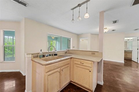 House in Spring Hill, Florida 2 bedrooms, 111.48 sq.m. № 2324240 - photo 4