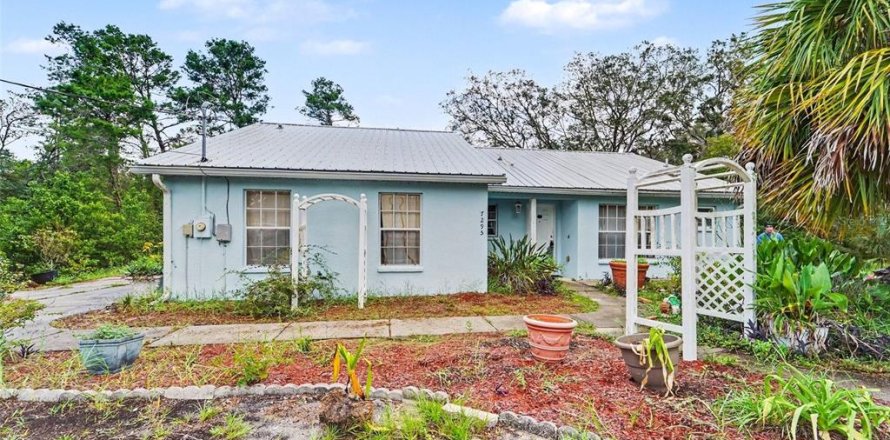 House in Spring Hill, Florida 2 bedrooms, 111.48 sq.m. № 2324240