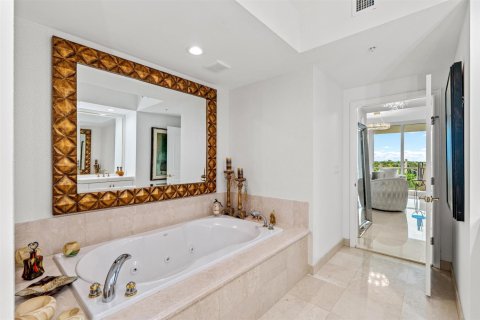 Copropriété à vendre à Hillsboro Beach, Floride: 2 chambres, 207.17 m2 № 2387795 - photo 24