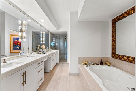 Copropriété à vendre à Hillsboro Beach, Floride: 2 chambres, 207.17 m2 № 2387795 - photo 23