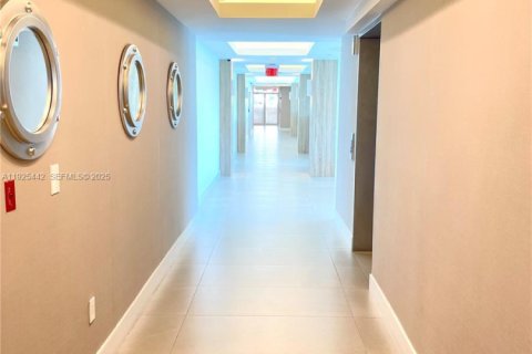 Купить кондоминиум в Майами-Бич, Флорида 2 спальни, 90.12м2, № 1983916 - фото 24