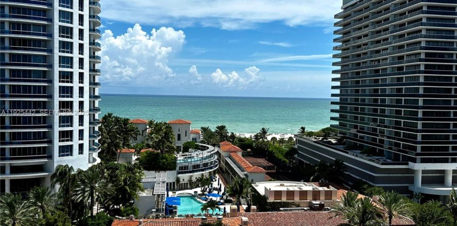 Кондоминиум с 2 спальнями в Майами-Бич, Флорида № 1983916