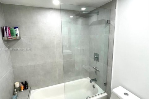 Купить кондоминиум в Майами-Бич, Флорида 2 спальни, 90.12м2, № 1983916 - фото 19