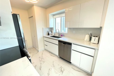 Купить кондоминиум в Майами-Бич, Флорида 2 спальни, 90.12м2, № 1983916 - фото 3