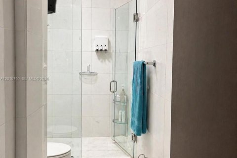 Casa en venta en Miami, Florida, 7 dormitorios, 383.97 m2 № 2171060 - foto 11