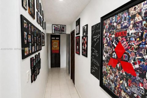 Casa en venta en Miami, Florida, 7 dormitorios, 383.97 m2 № 2171060 - foto 6