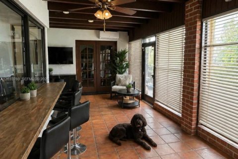 Casa en venta en Miami, Florida, 7 dormitorios, 383.97 m2 № 2171060 - foto 13
