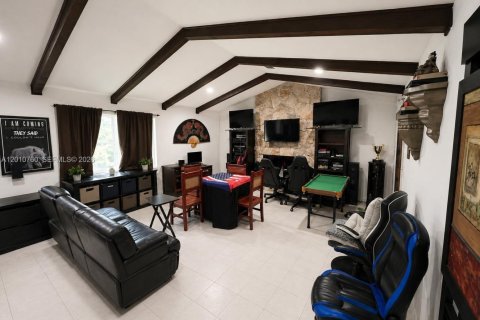 Casa en venta en Miami, Florida, 7 dormitorios, 383.97 m2 № 2171060 - foto 5