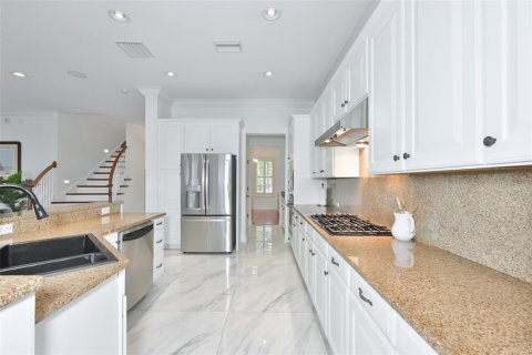 House in Apollo Beach, Florida 4 bedrooms, 343.65 sq.m. № 2114300 - photo 21