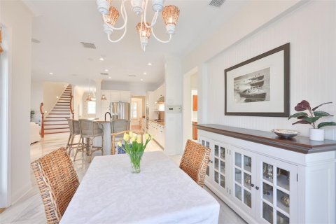 House in Apollo Beach, Florida 4 bedrooms, 343.65 sq.m. № 2114300 - photo 23