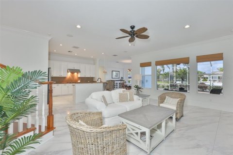 House in Apollo Beach, Florida 4 bedrooms, 343.65 sq.m. № 2114300 - photo 16