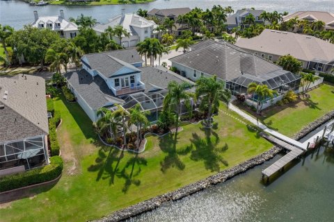 House in Apollo Beach, Florida 4 bedrooms, 343.65 sq.m. № 2114300 - photo 2
