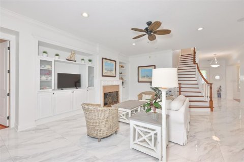 House in Apollo Beach, Florida 4 bedrooms, 343.65 sq.m. № 2114300 - photo 17