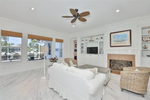 House in Apollo Beach, Florida 4 bedrooms, 343.65 sq.m. № 2114300 - photo 15