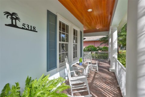 House in Apollo Beach, Florida 4 bedrooms, 343.65 sq.m. № 2114300 - photo 6