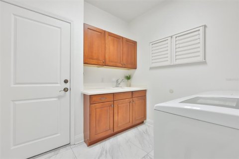 House in Apollo Beach, Florida 4 bedrooms, 343.65 sq.m. № 2114300 - photo 26